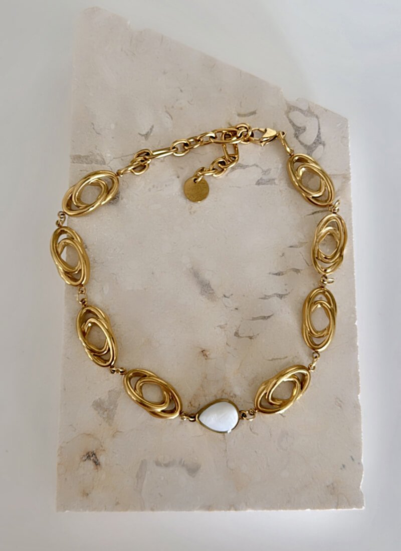 LORA WHITE CHOKER